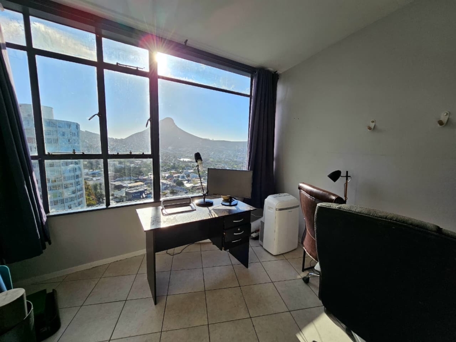 2 Bedroom Property for Sale in Vredehoek Western Cape